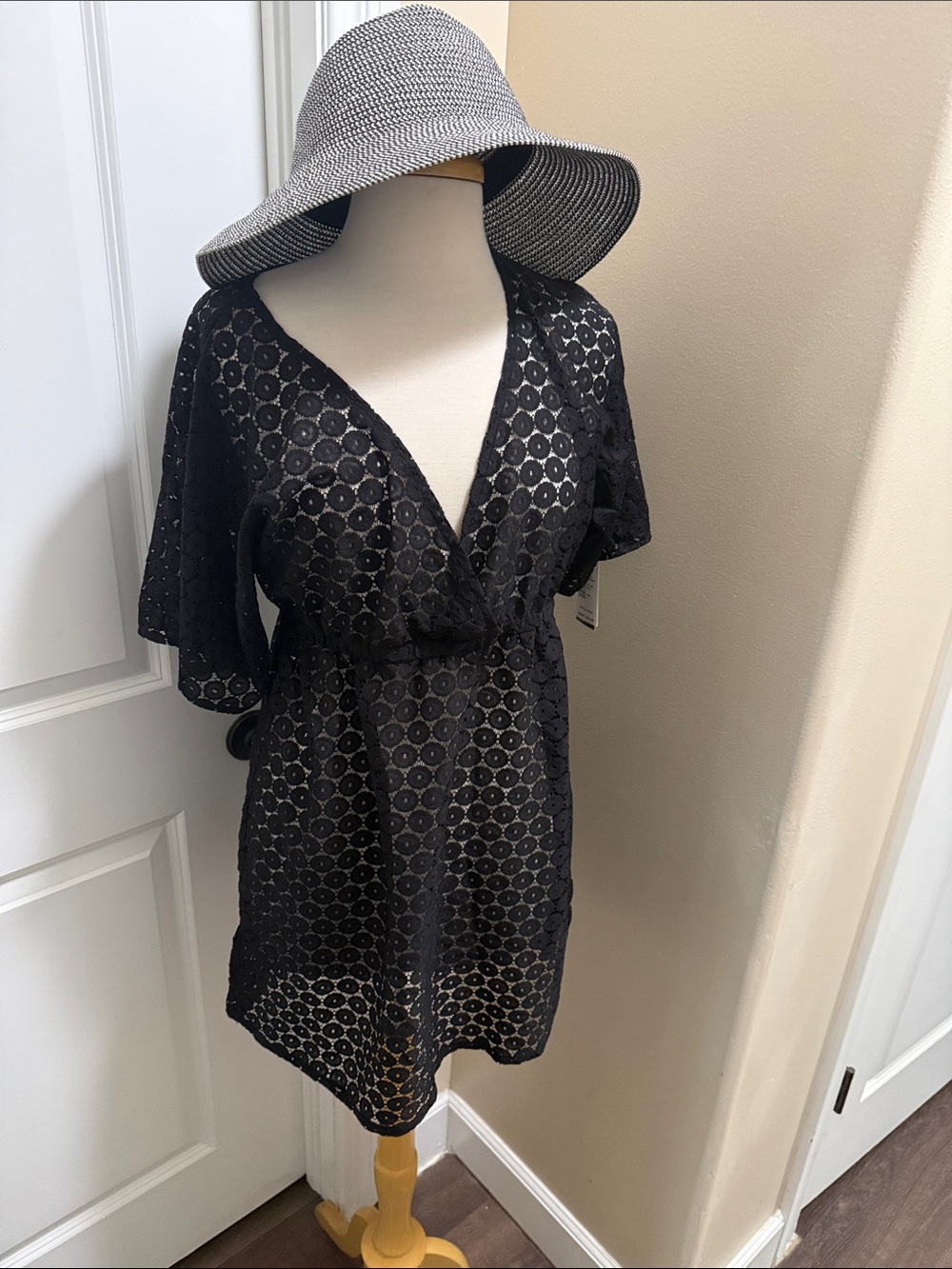 NWT Kenneth Cole Black Eyelet Lace Swim Cover-Up Tunic